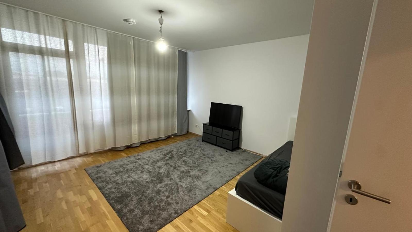 Small Cozy In Apartment Köln